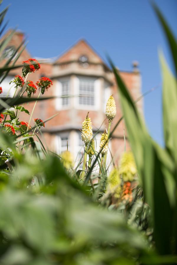 Goldsborough Hall Нерсборо Экстерьер фото