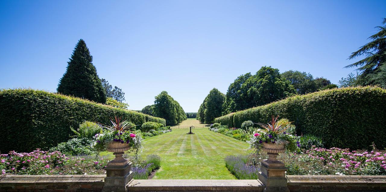 Goldsborough Hall Нерсборо Экстерьер фото